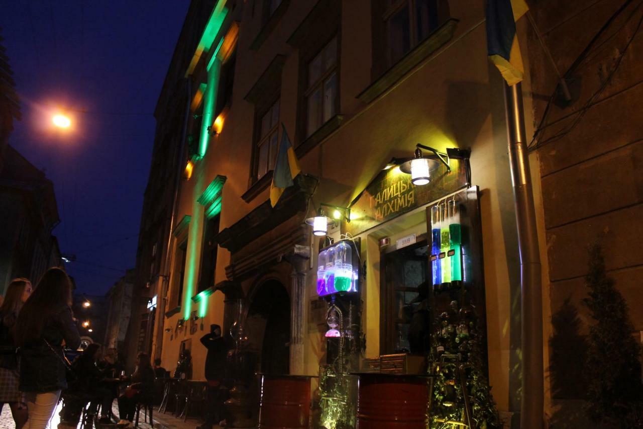 Apartment On Rynok Square Leópolis Exterior foto